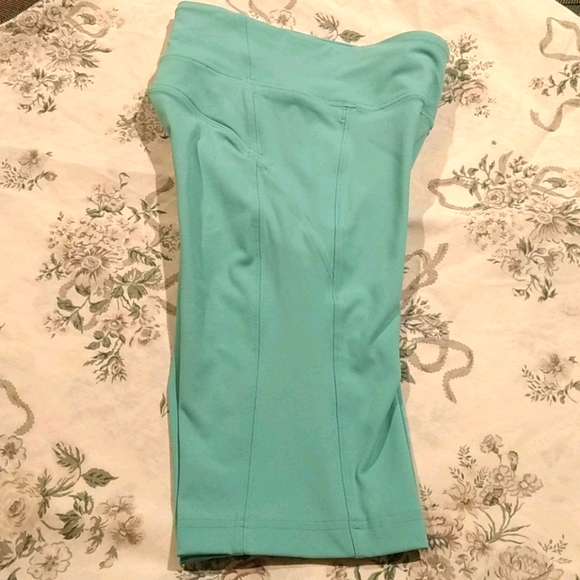 NWOT Lululemon On Pace Short *10" - Picture 12 of 12